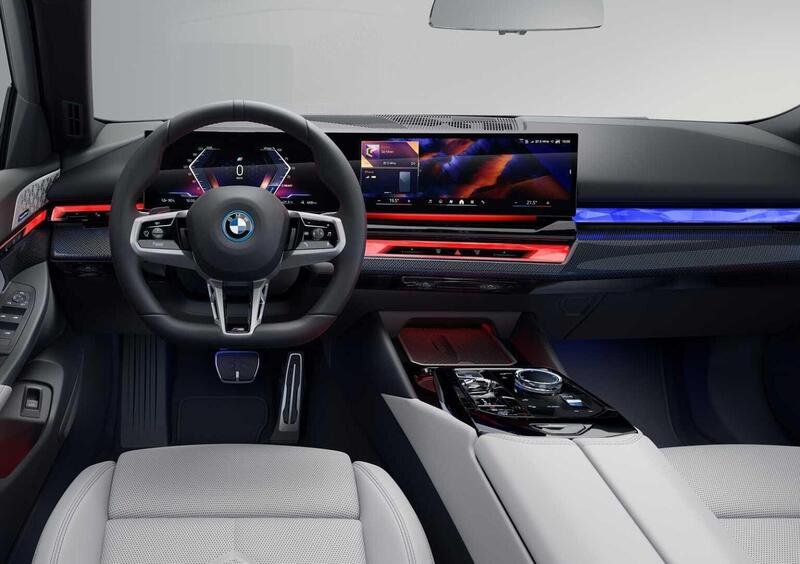 BMW i5 Touring (2024-->>) (7)