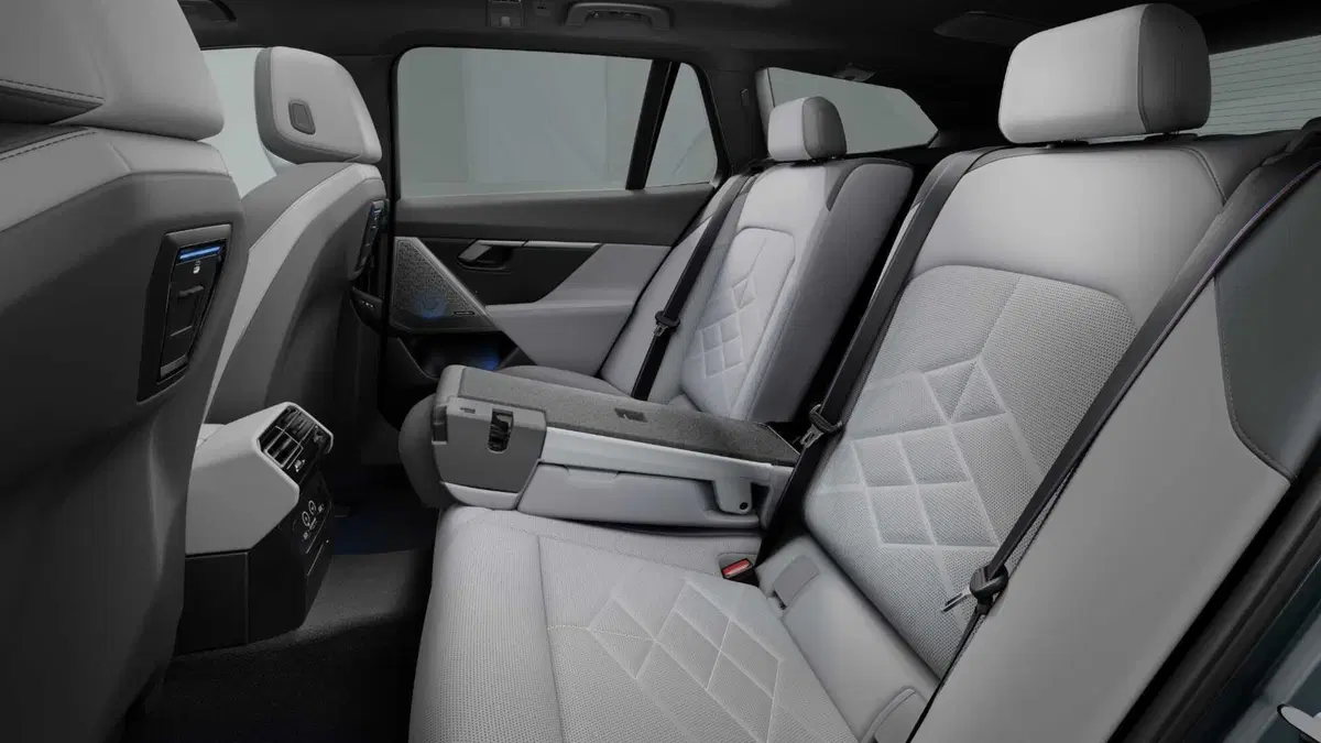 BMW i5 Touring (8)