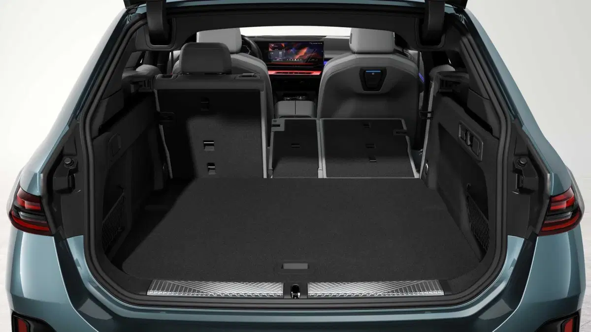 BMW i5 Touring (11)