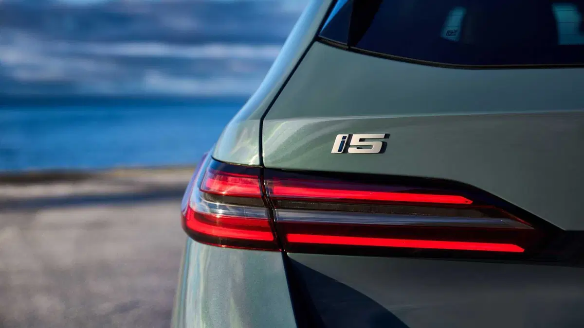 BMW i5 Touring (14)