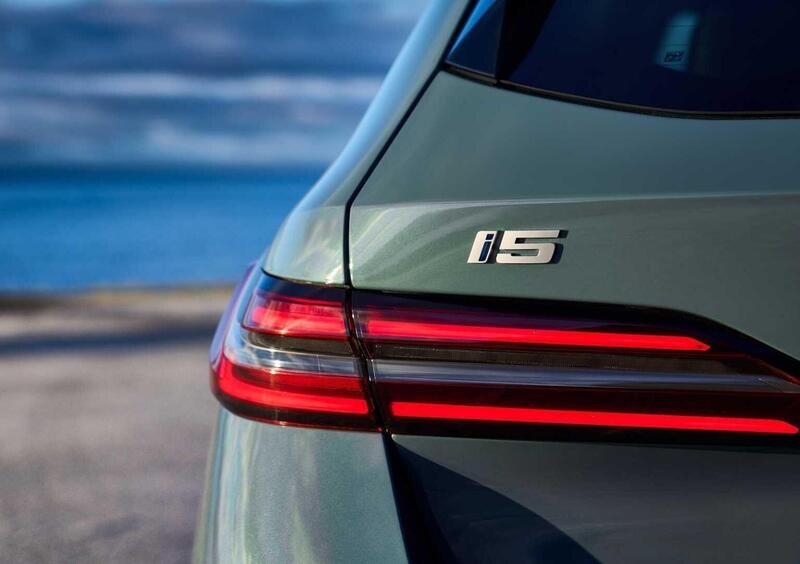 BMW i5 Touring (2024-->>) (14)