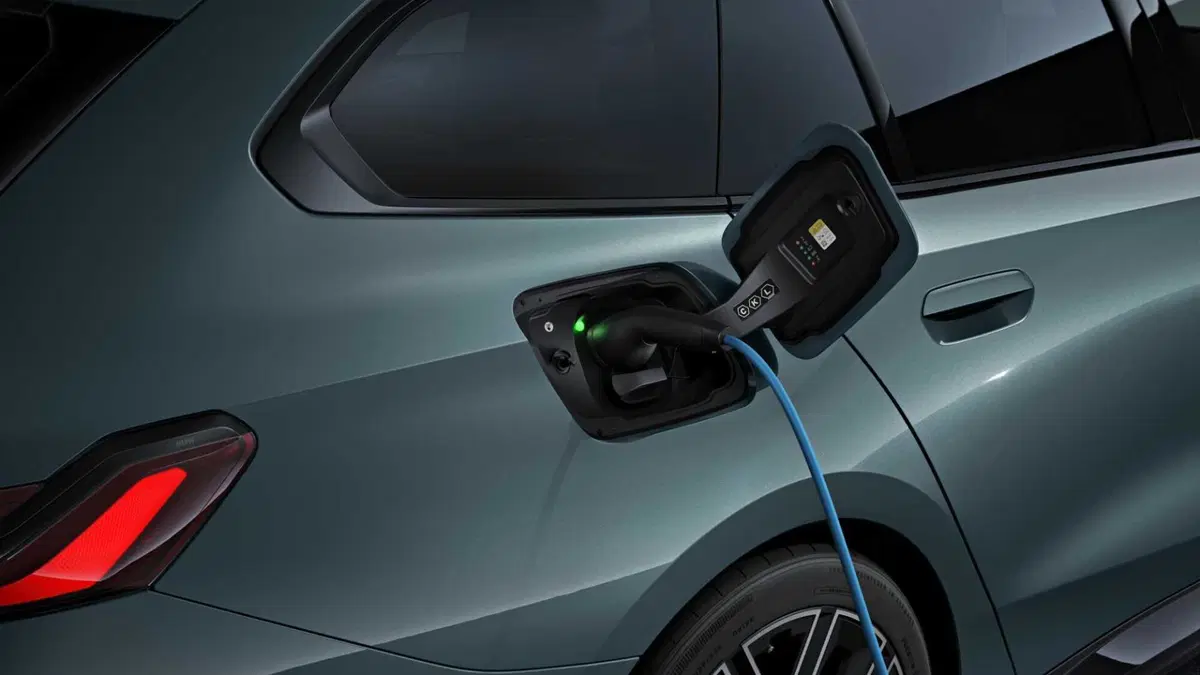 BMW i5 Touring (15)