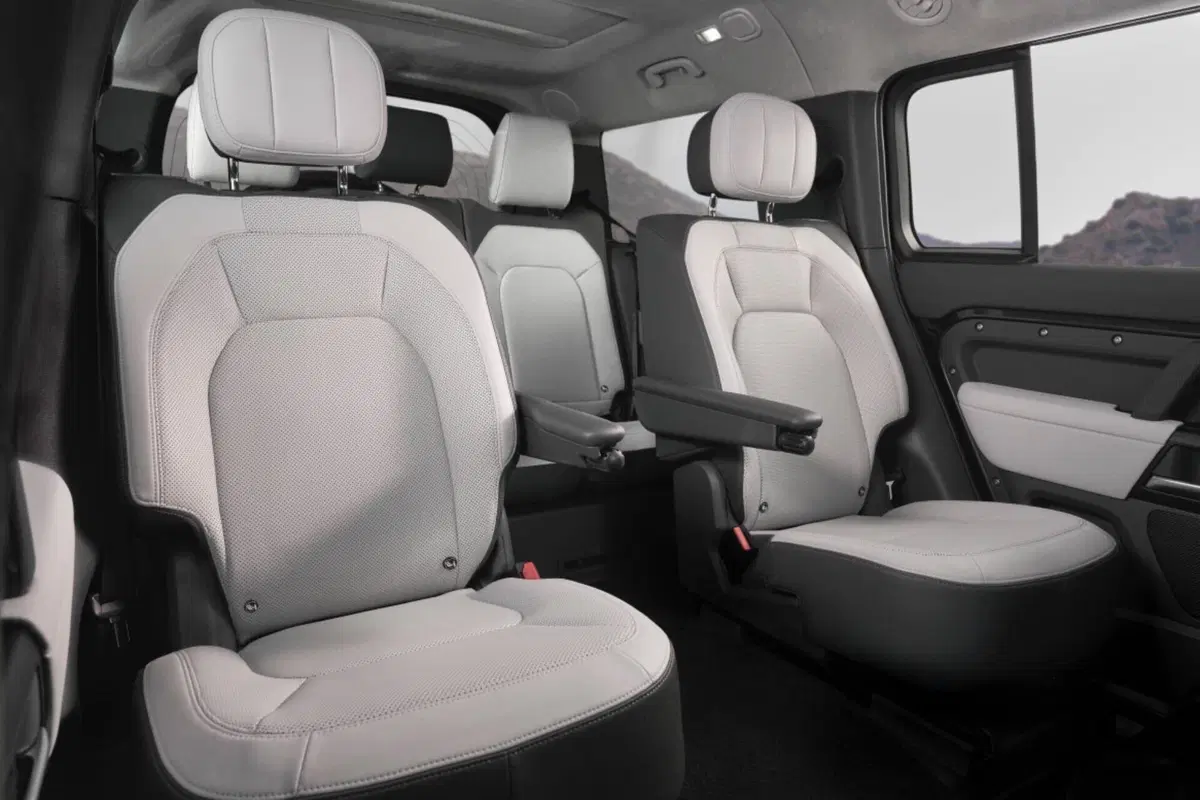 Land Rover Defender: i nuovi accessori, allestimenti e motori più potenti (3)