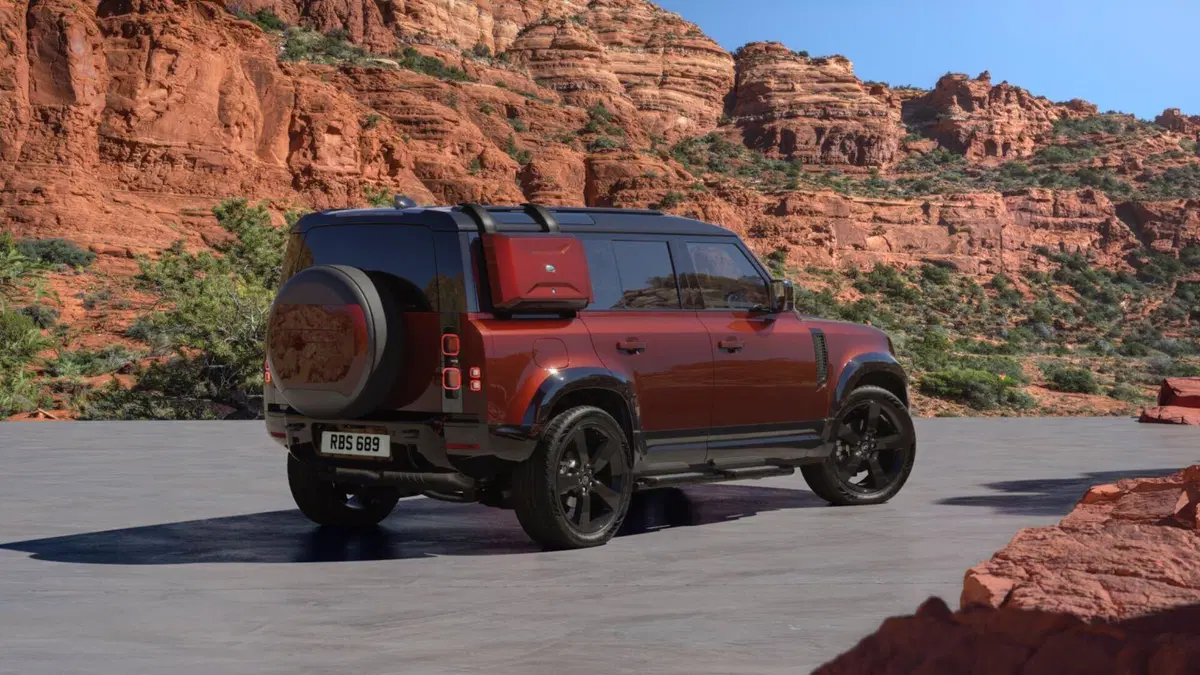 Land Rover Defender: i nuovi accessori, allestimenti e motori più potenti (4)