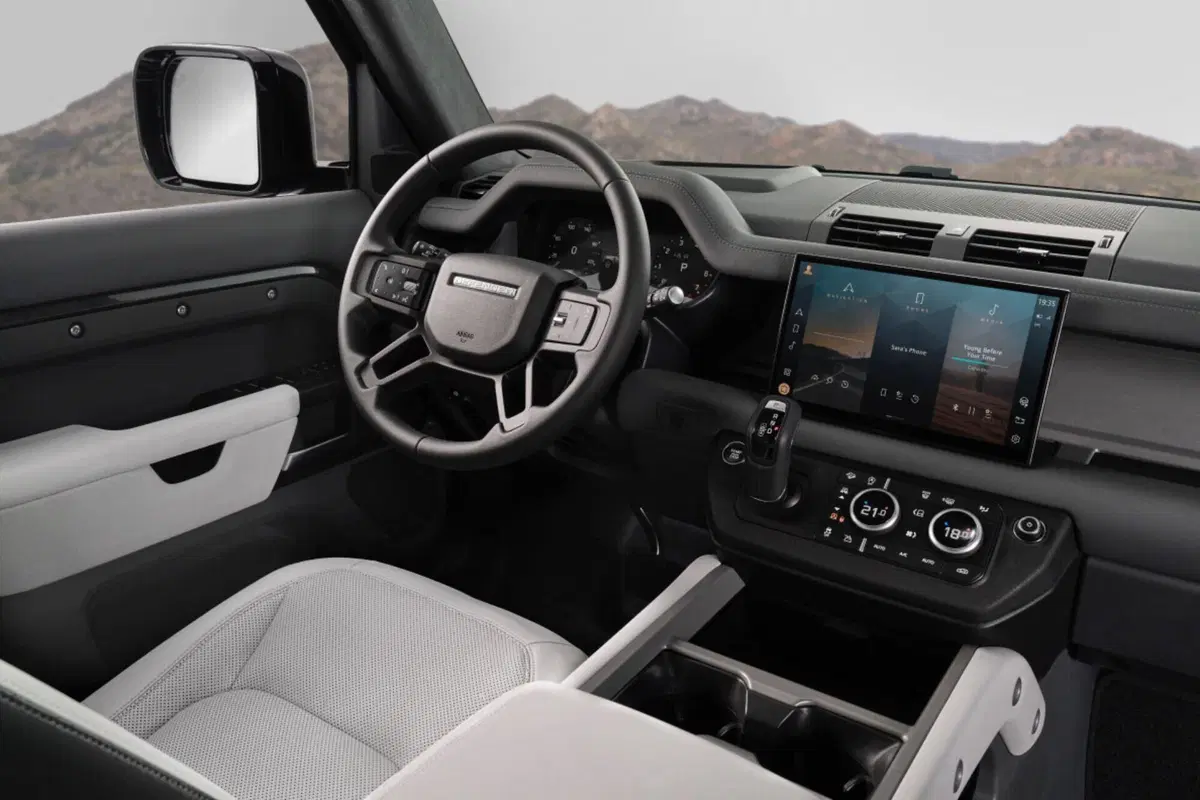 Land Rover Defender: i nuovi accessori, allestimenti e motori più potenti (5)
