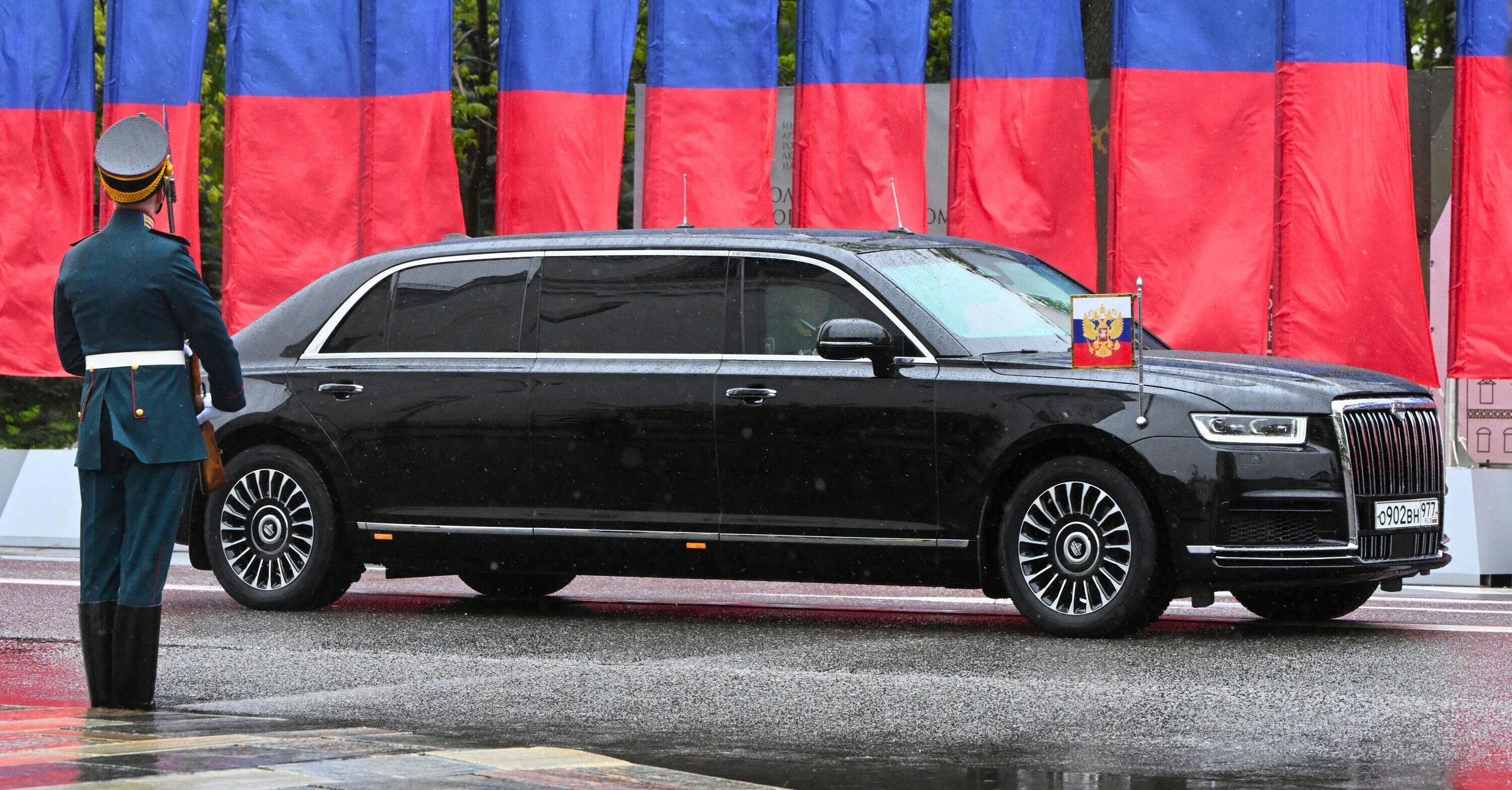 Vladimir Putin ha la sua nuova limousine: la Aurus Senat