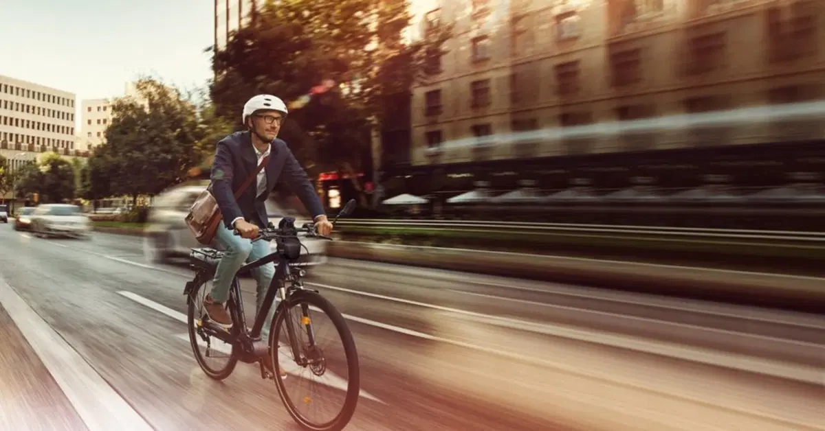 Al lavoro in bici invece che in auto: lo fareste per soldi?