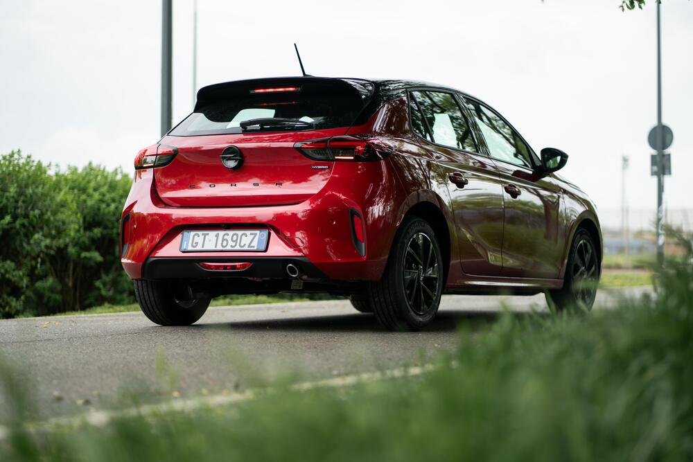 Opel Corsa Hybrid: dinamica su strada
