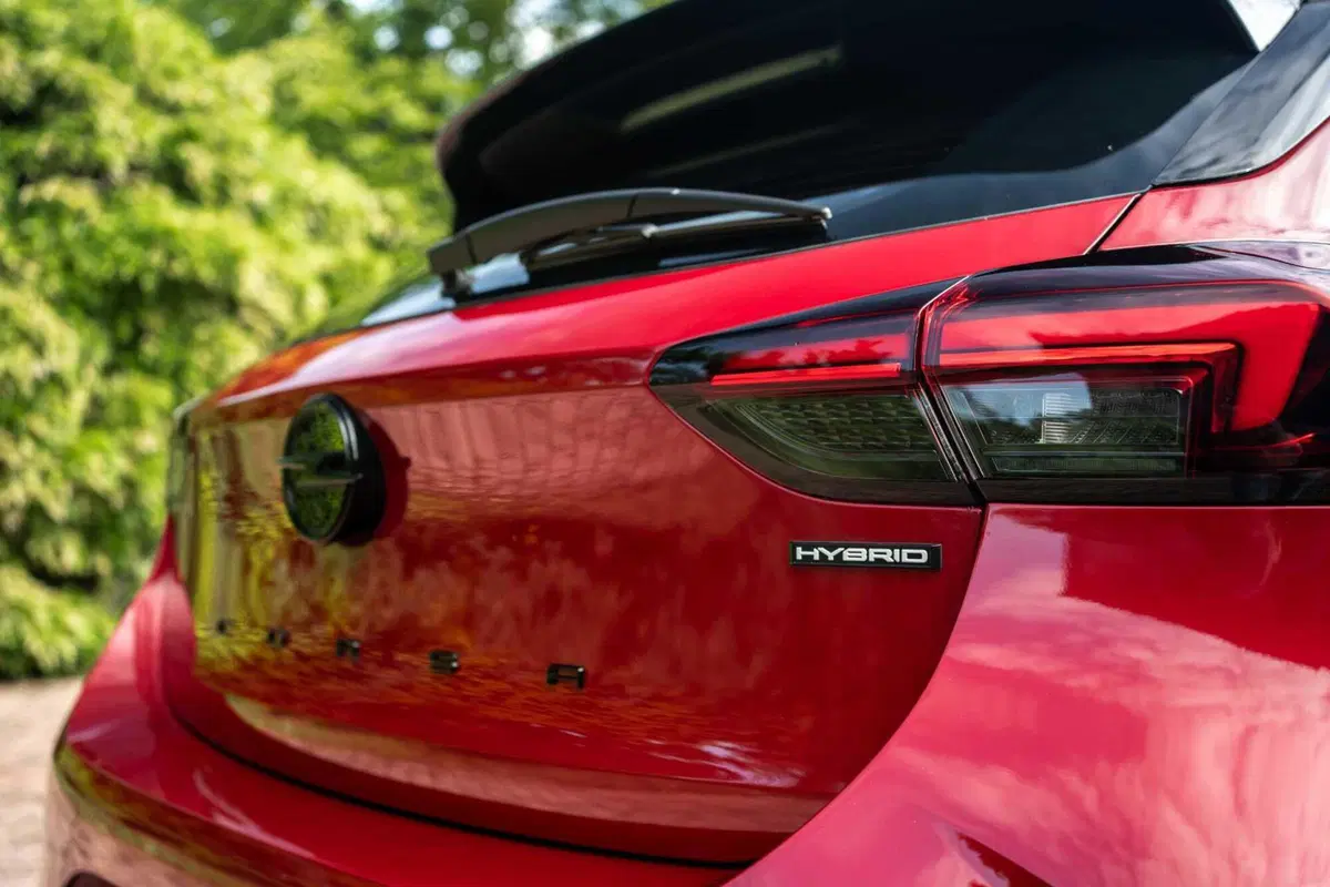 Opel Corsa 2024: la prova su strada della versione ibrida col cambio "magico" (4)