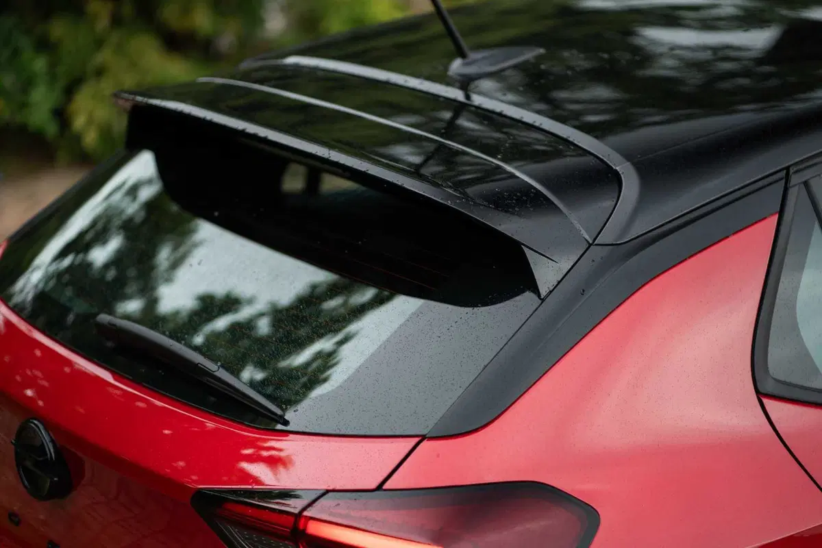 Opel Corsa 2024: la prova su strada della versione ibrida col cambio "magico" (13)