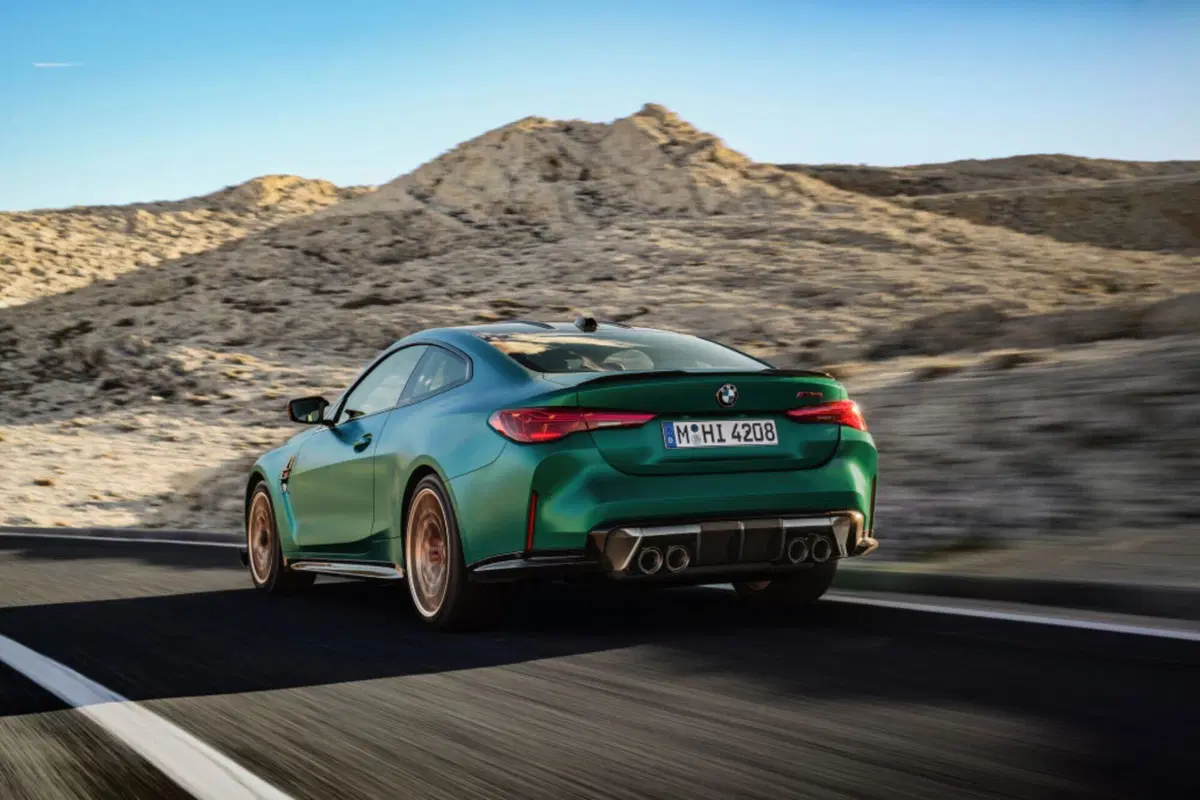 BMW M4 CS 2024: il restyling ha 550 CV e molta fibra di carbonio (4)