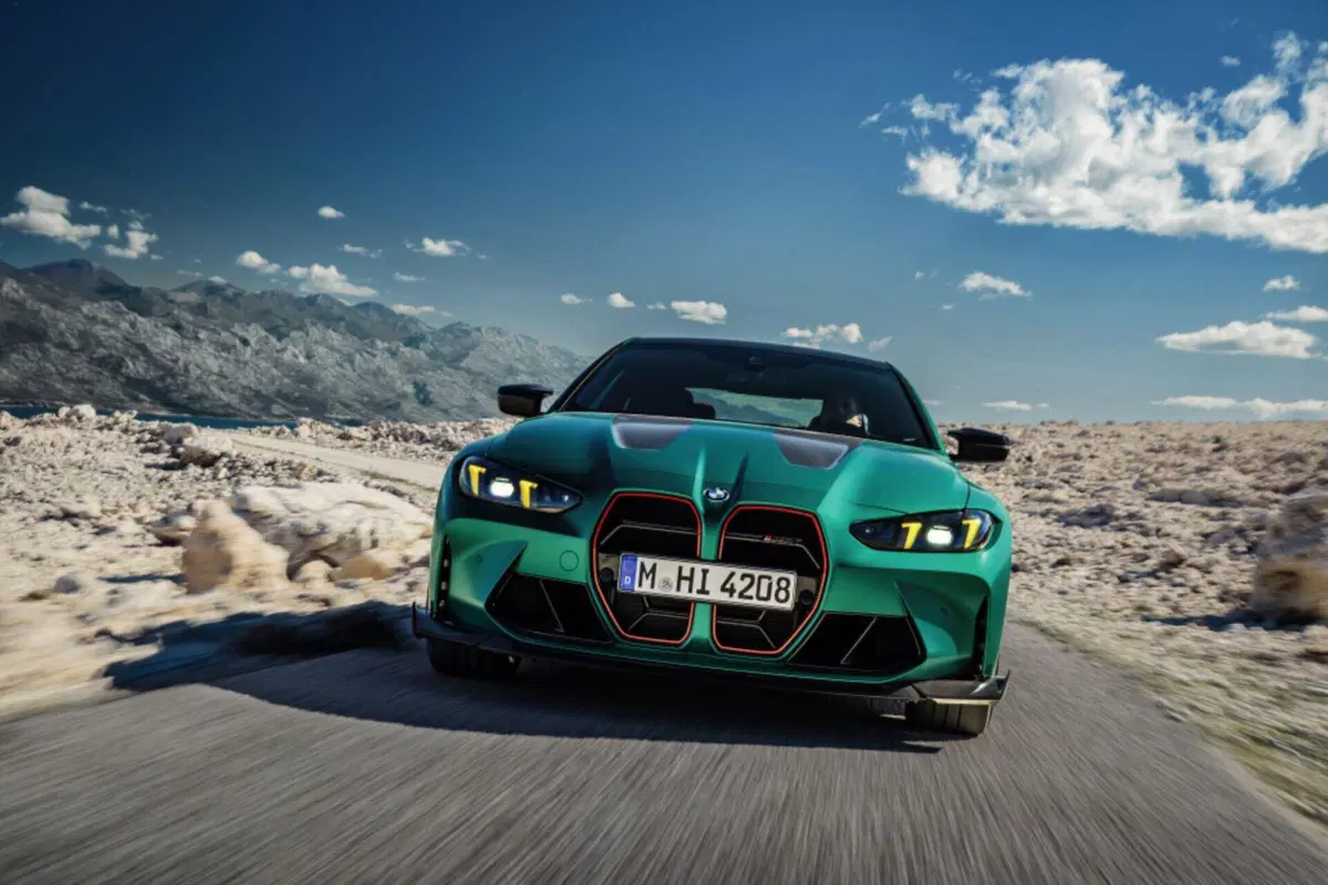 BMW M4 CS 2024: il restyling ha 550 CV e molta fibra di carbonio (5)