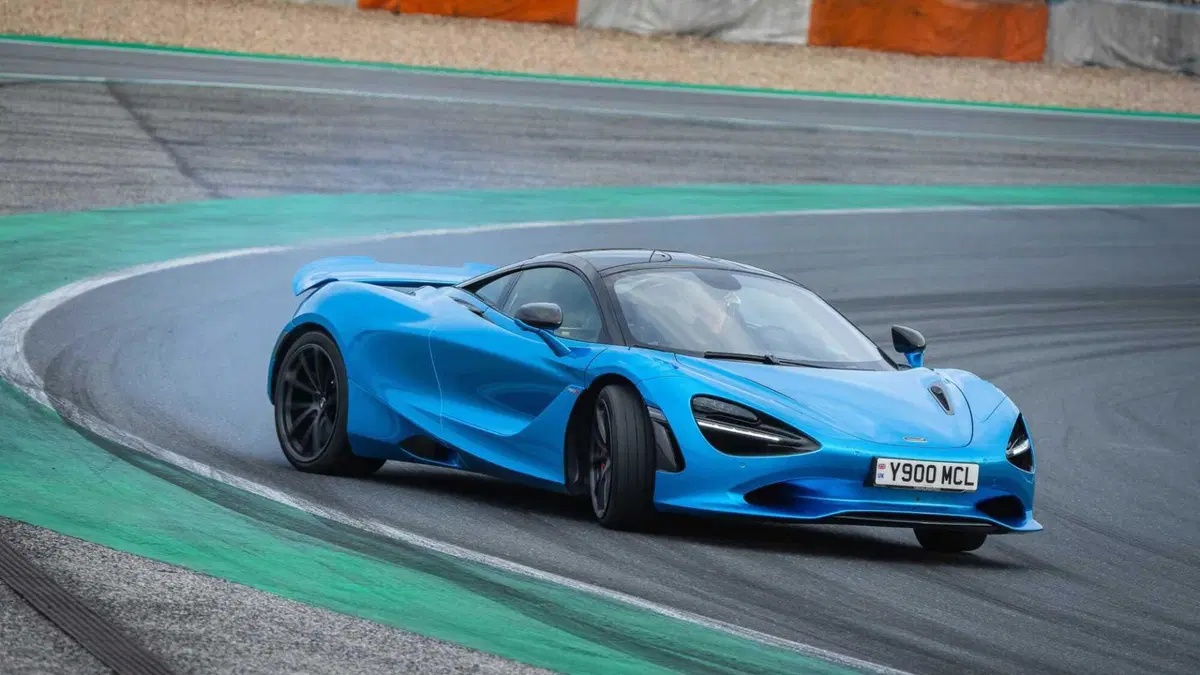 McLaren 750S Coupé (2023-->>) (7)