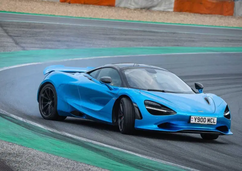 McLaren 750S Coupé (2023-->>) (7)
