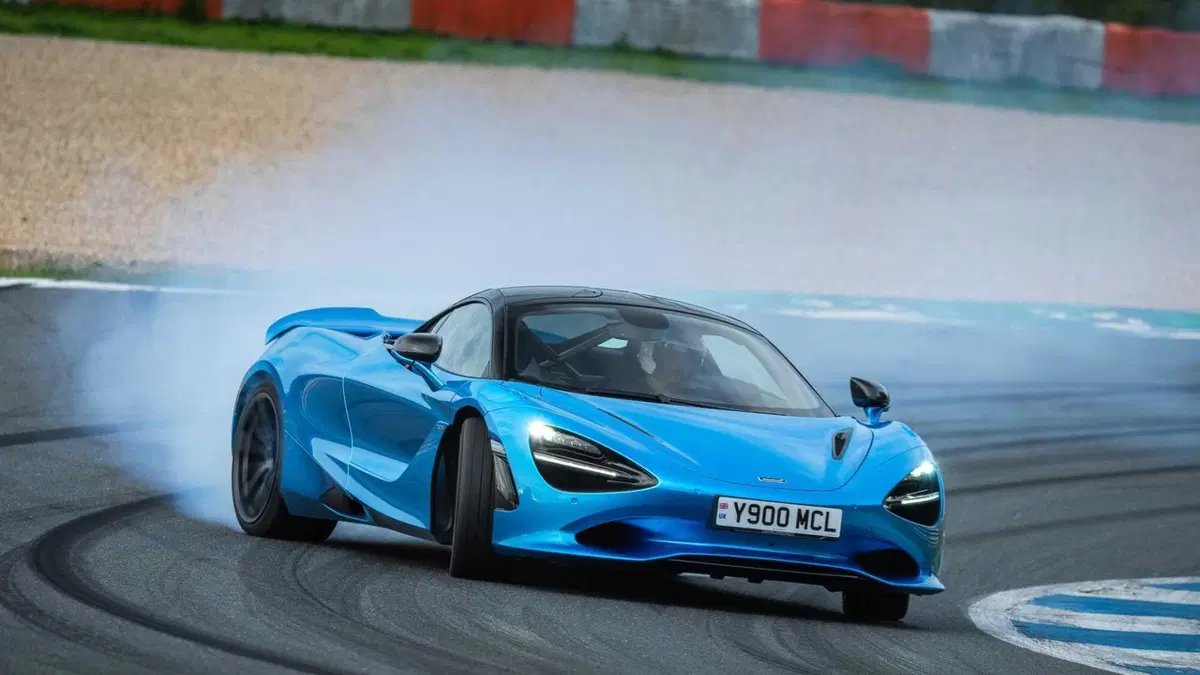McLaren 750S Coupé (2023-->>) (8)