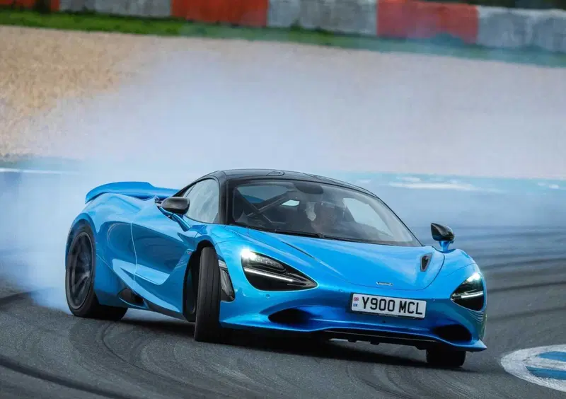 McLaren 750S Coupé (2023-->>) (8)
