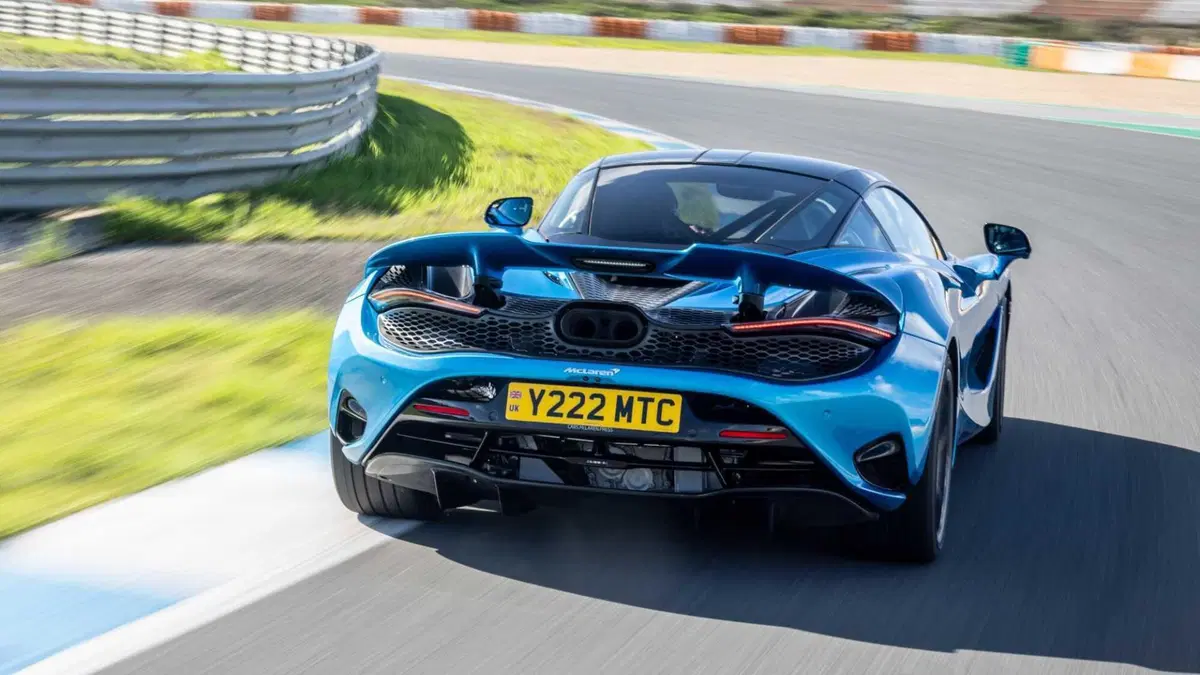 McLaren 750S Coupé (2023-->>) (6)
