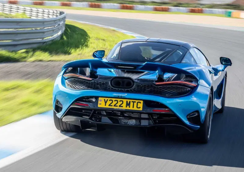 McLaren 750S Coupé (2023-->>) (6)