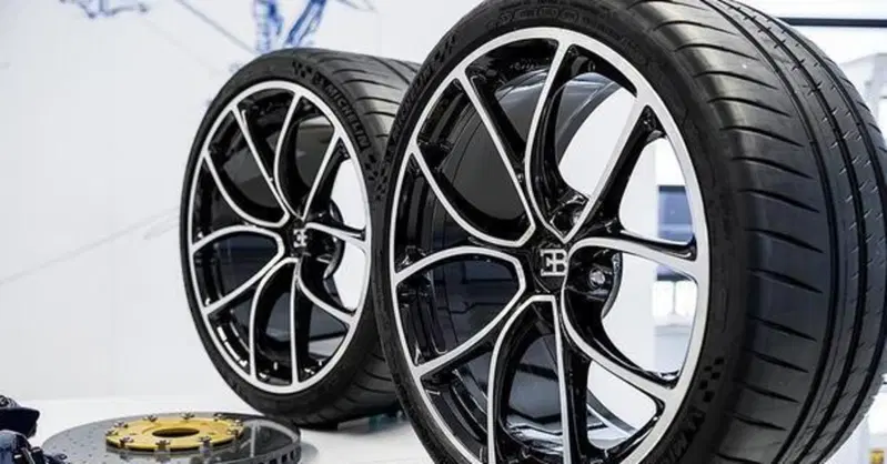 Com'&egrave; sono fatte le gomme che costano 9.500 euro l'una? 