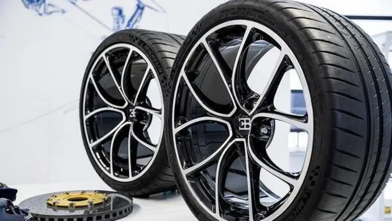 Com'&egrave; sono fatte le gomme che costano 9.500 euro l'una? 