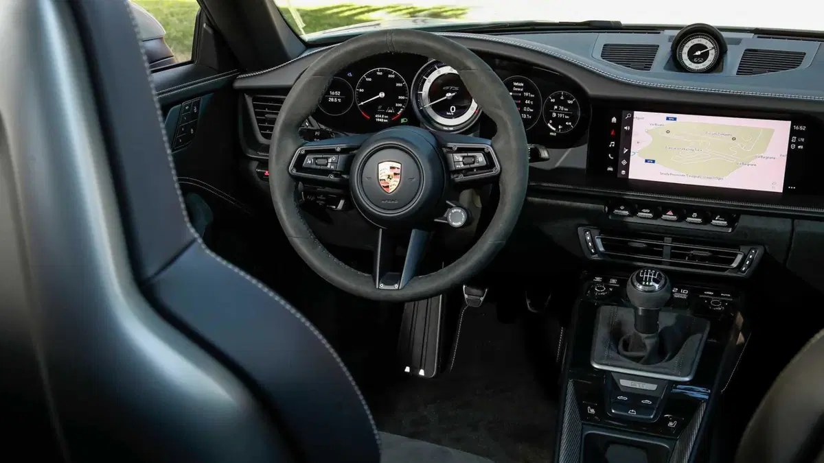 Porsche 911 Cabrio Cabrio 3.0 Carrera 4 GTS (7)
