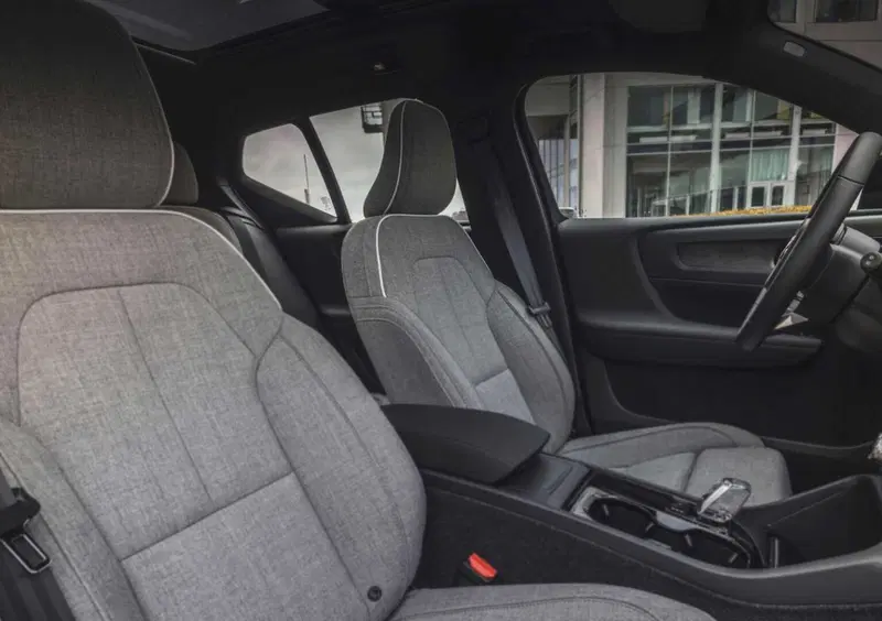 Volvo EX40 (10)