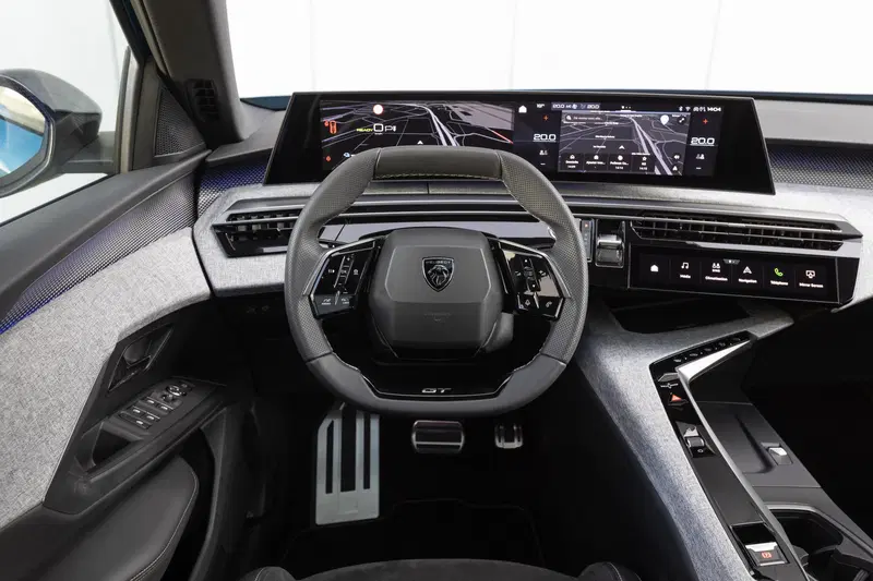Gli interni della nuova Peugeot E-3008