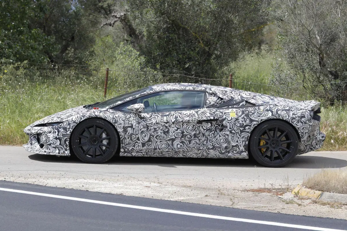 Lamborghini Temerario: le foto spia della nuova supercar (4)