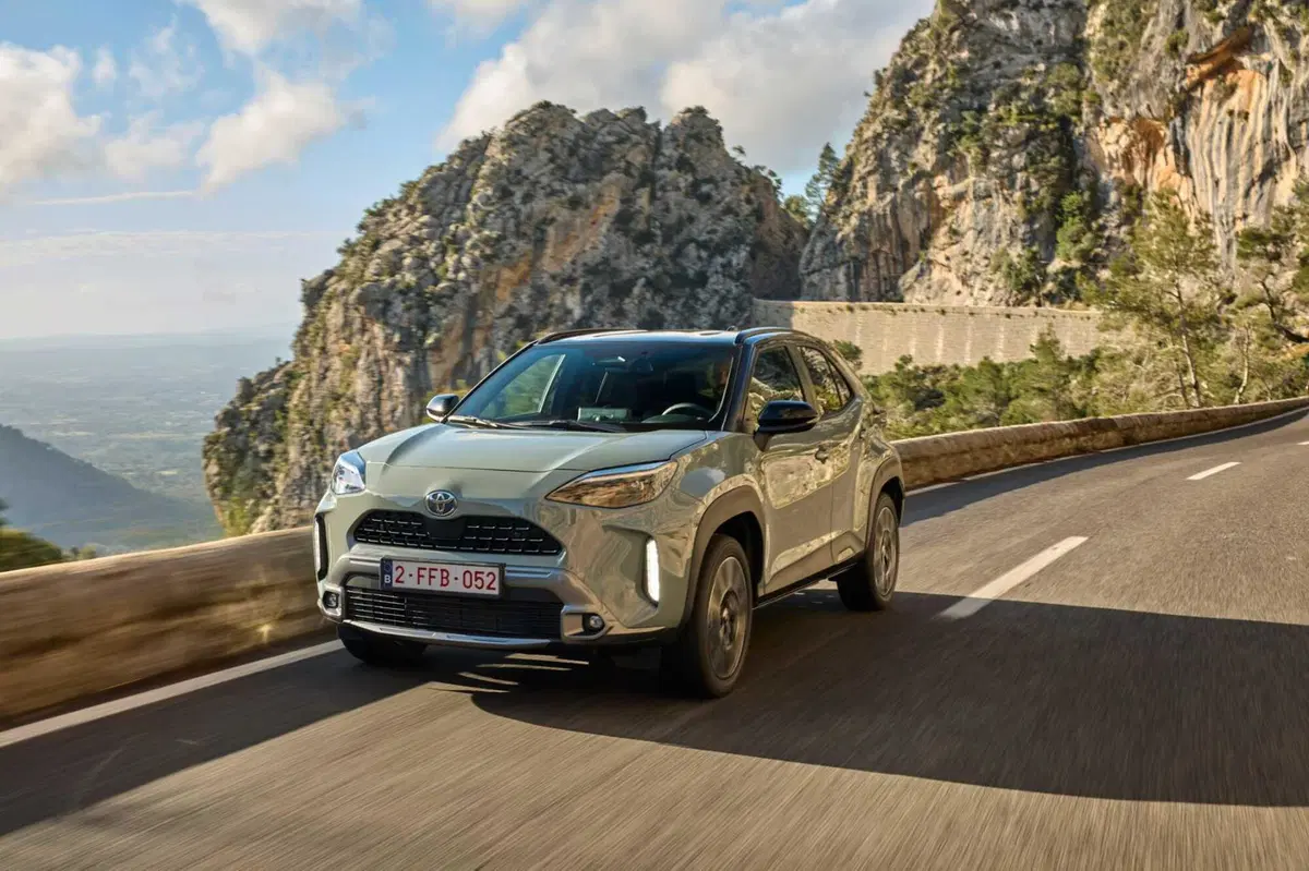 Toyota Yaris Cross 2024: nuovo motore, l'ibrido è più potente  (8)