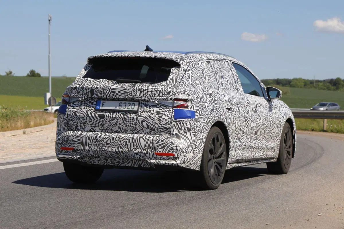 Skoda Elroq: le foto spia della nuova compatta elettrica  (4)