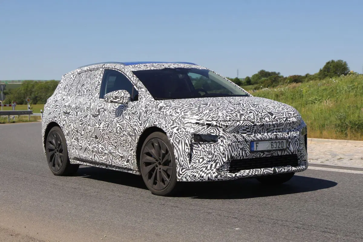 Skoda Elroq: le foto spia della nuova compatta elettrica  (9)