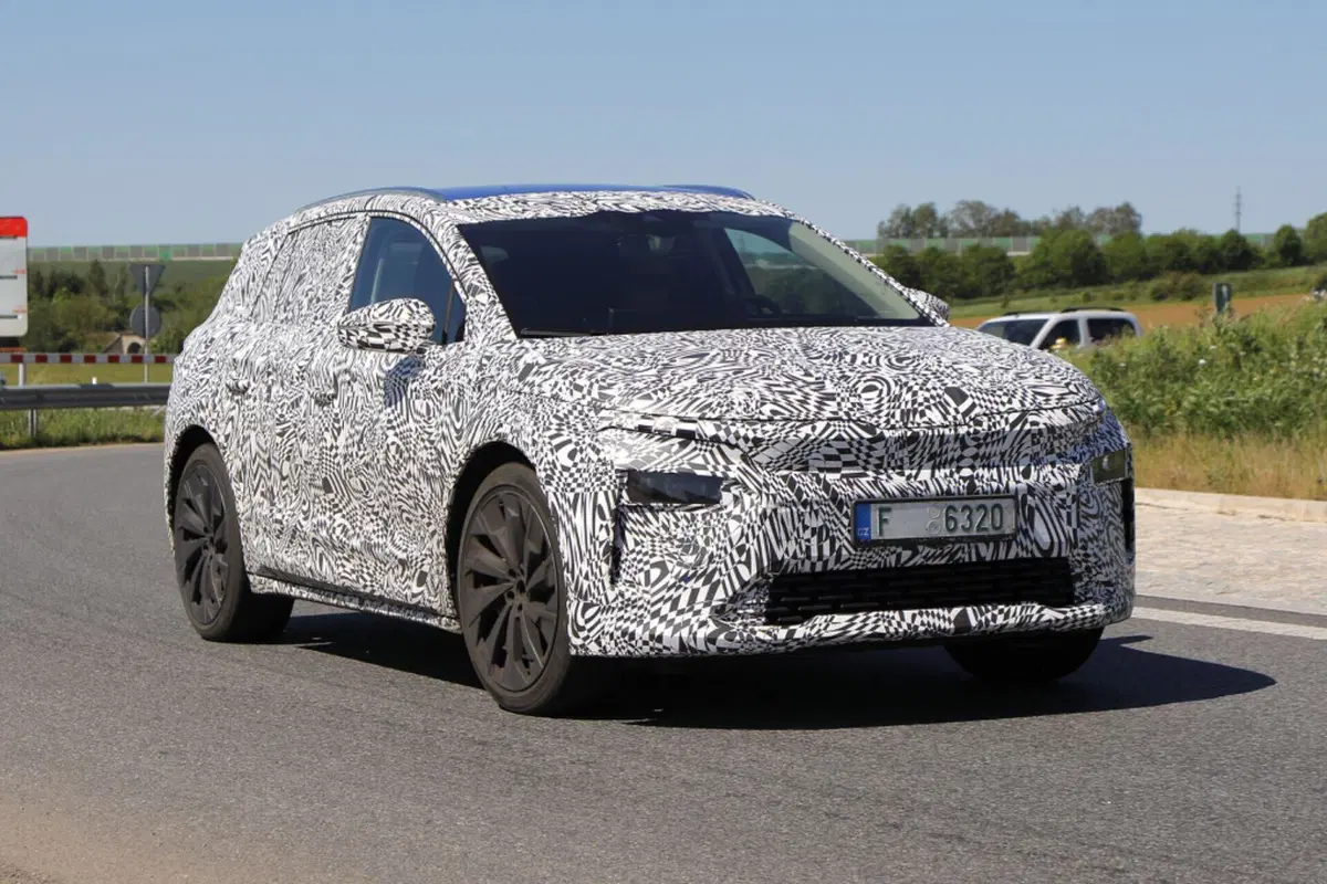 Skoda Elroq: le foto spia della nuova compatta elettrica  (2)