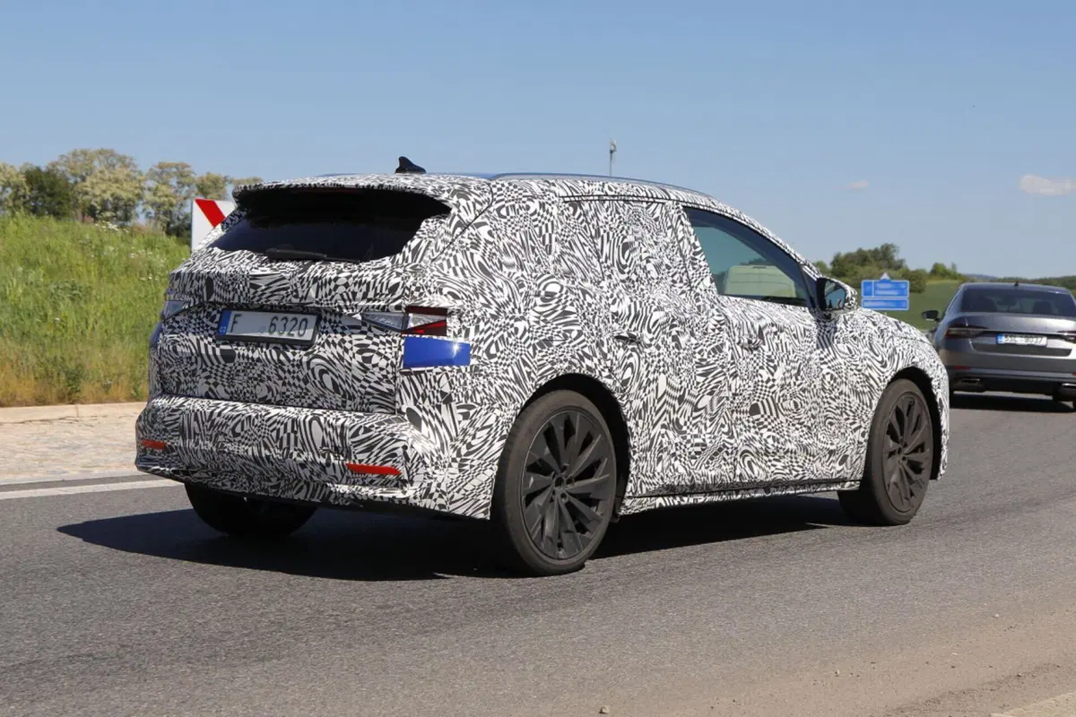 Skoda Elroq: le foto spia della nuova compatta elettrica  (10)