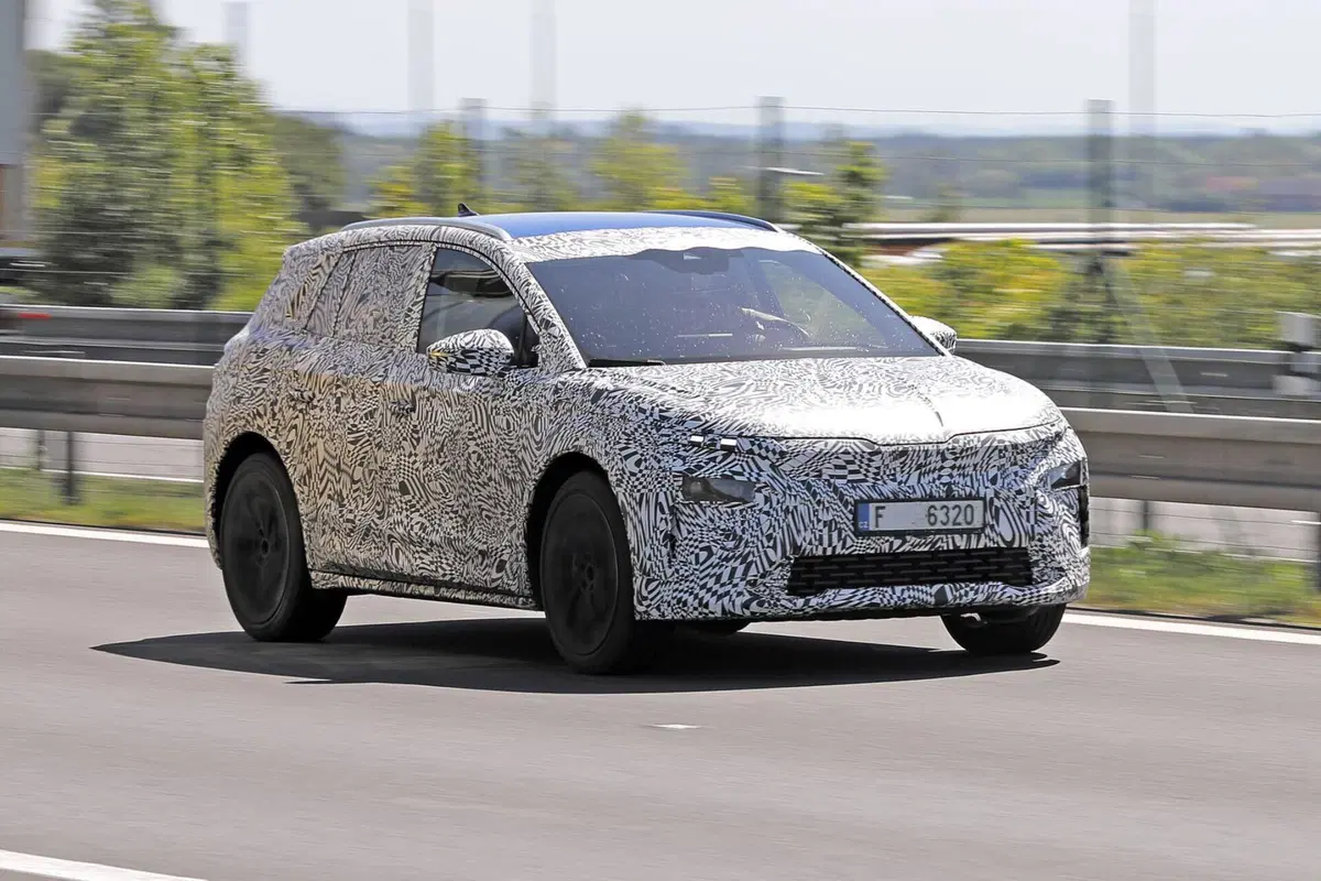 Skoda Elroq: le foto spia della nuova compatta elettrica  (12)