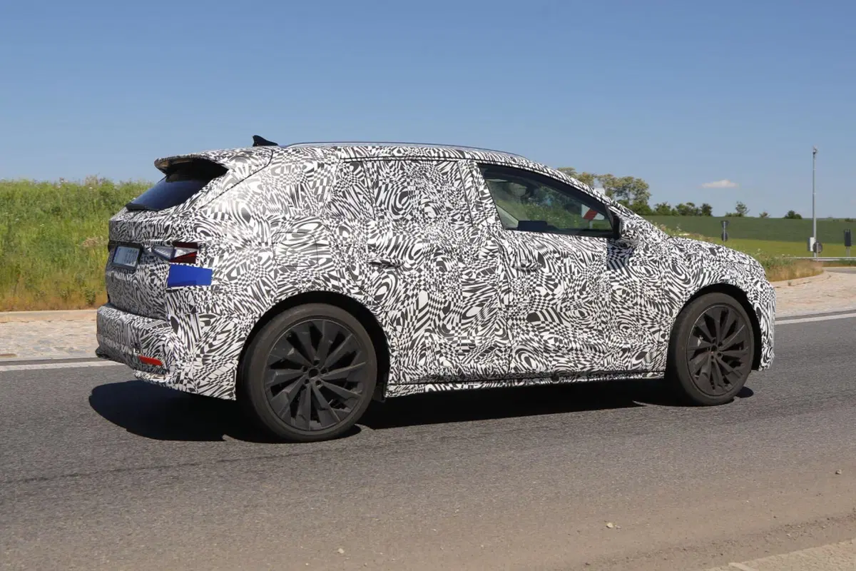 Skoda Elroq: le foto spia della nuova compatta elettrica  (14)