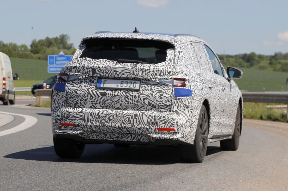 Skoda Elroq: le foto spia della nuova compatta elettrica  (15)