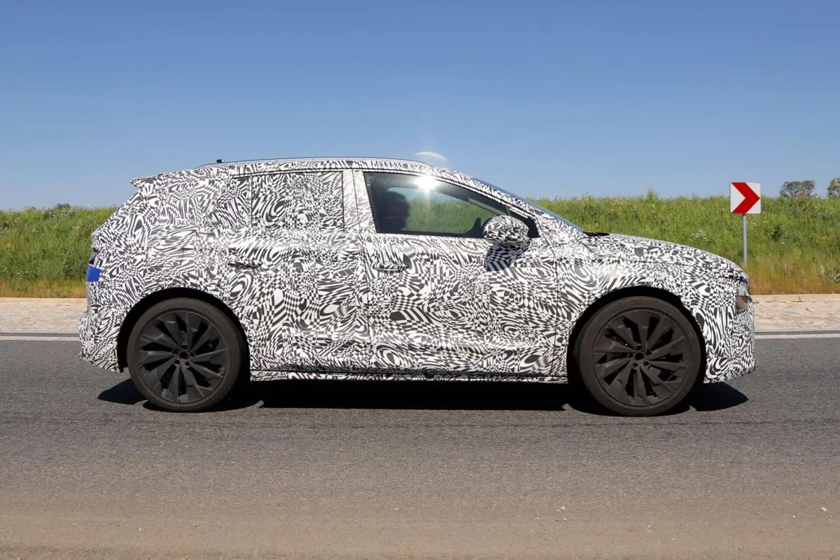 Skoda Elroq: le foto spia della nuova compatta elettrica  (16)
