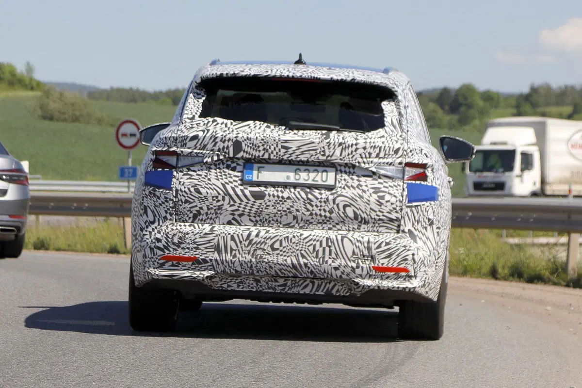 Skoda Elroq: le foto spia della nuova compatta elettrica  (17)