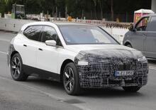 BMW iX: ecco le foto spia del nuovo facelift, ci sono un po' di novità