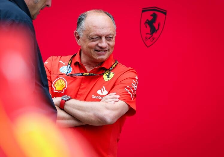 F1. Ferrari, Vasseur su Newey: “Ha un palmares incredibile, ma ci concentriamo su questa stagione”. E sull’aggiornamento di Imola dice…
