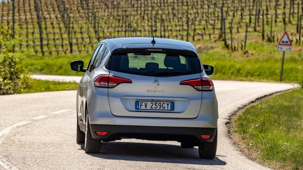 Renault Scénic 1.5 dci energy Business 110cv edc (7)