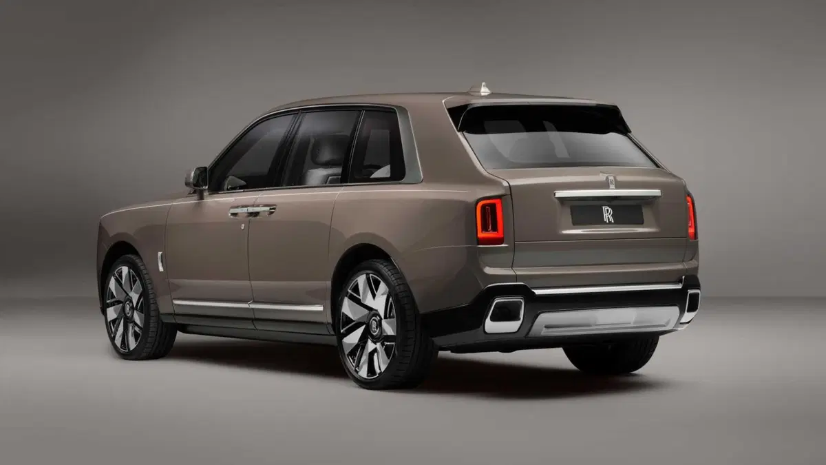 Rolls Royce Cullinan (2018-->>) (2)