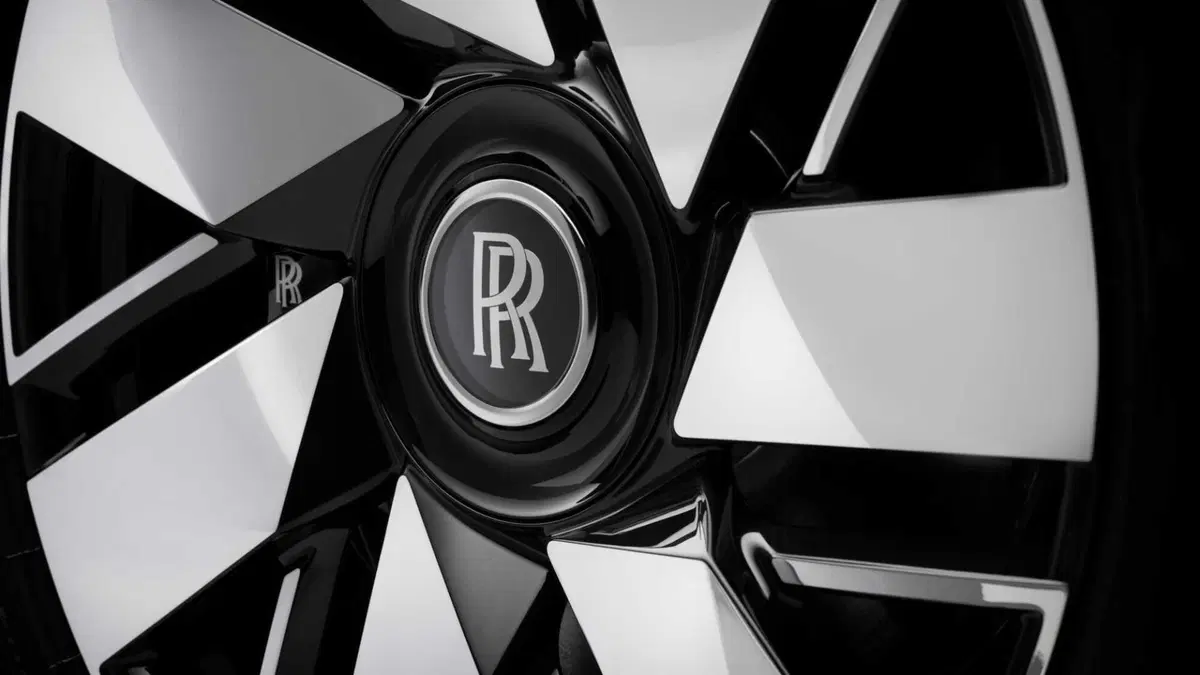 Rolls Royce Cullinan (2018-->>) (12)