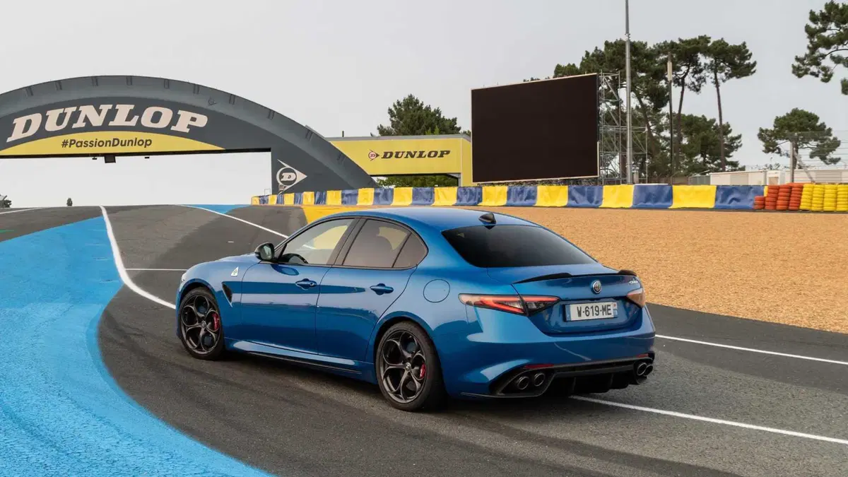 Alfa Romeo Giulia 2.9 V6 Quadrifoglio 520cv auto (5)