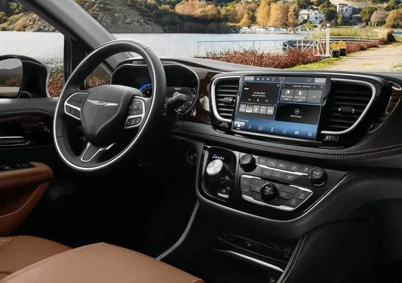 Chrysler Pacifica (2020-->>) (11)