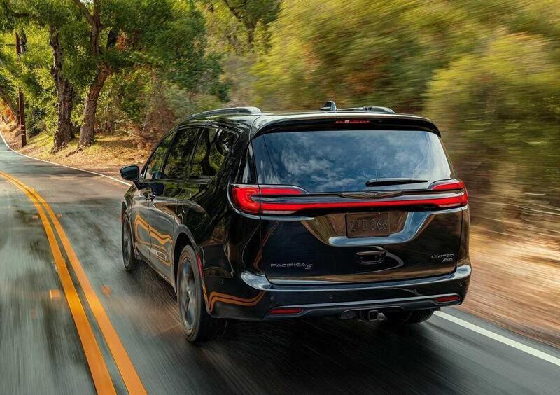 Chrysler Pacifica (2020-->>) (7)