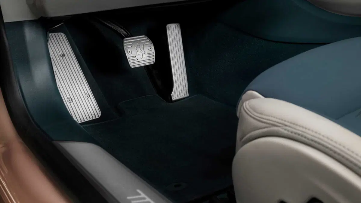 Maserati Grancabrio Folgore awd (28)