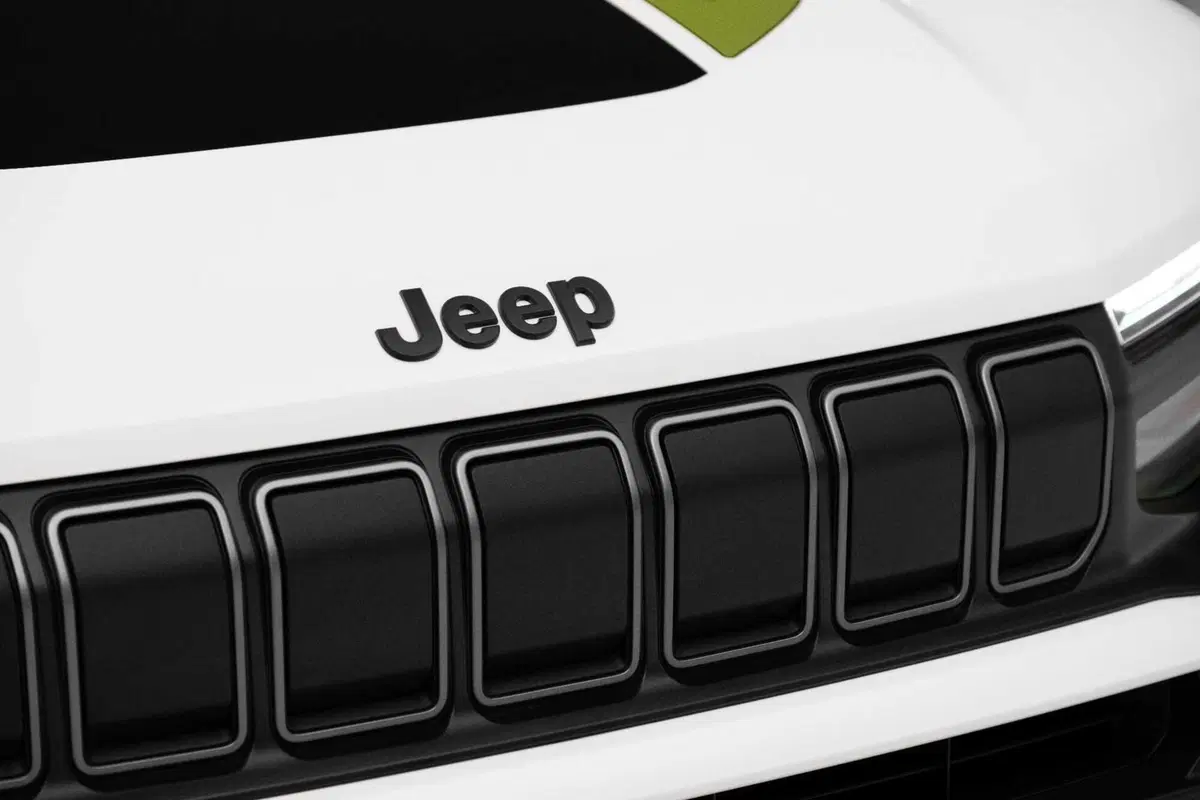 Jeep Avenger 4xe: l'ibrido si fa in quattro (x quattro) (3)
