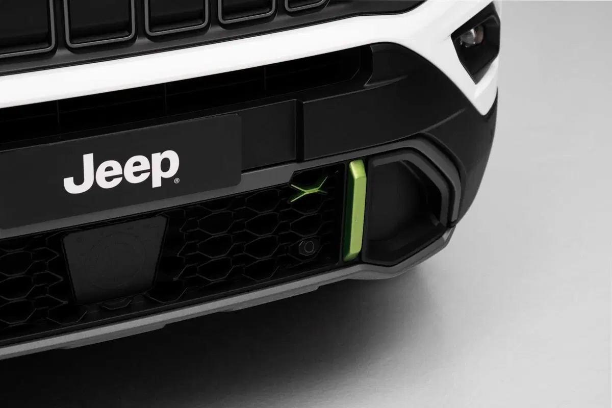 Jeep Avenger 4xe: l'ibrido si fa in quattro (x quattro) (4)