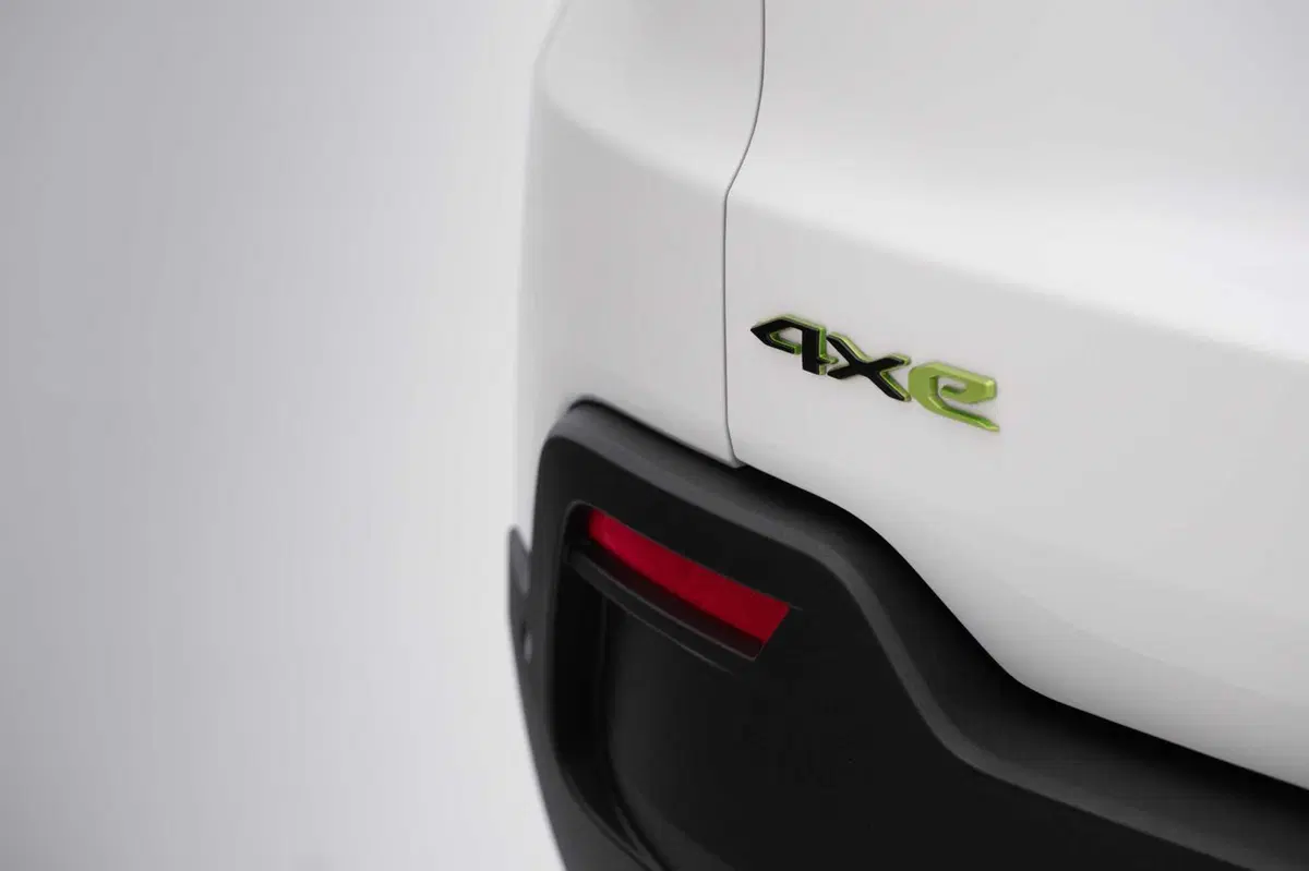 Jeep Avenger 4xe: l'ibrido si fa in quattro (x quattro) (7)
